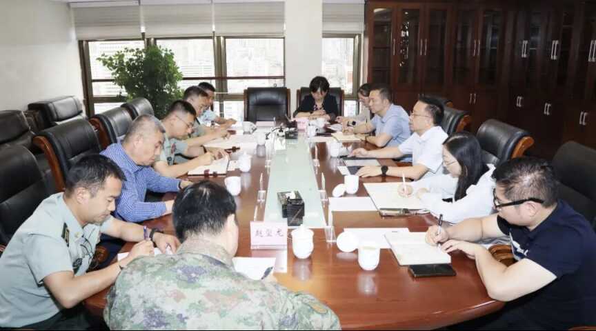 (宣教中心)云南省科技厅会见中国人民解放军联勤保障部队第九二〇医院一行340.png